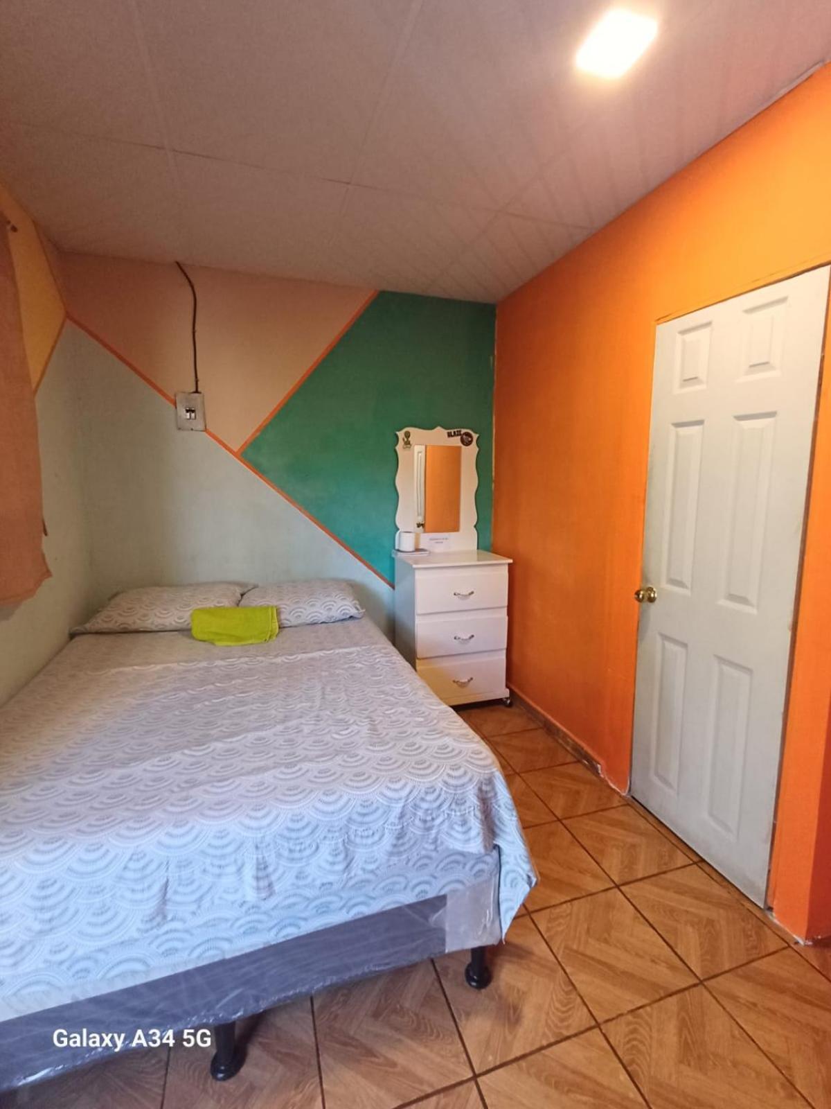 Hostal Nina Oly Tamanique 部屋 写真