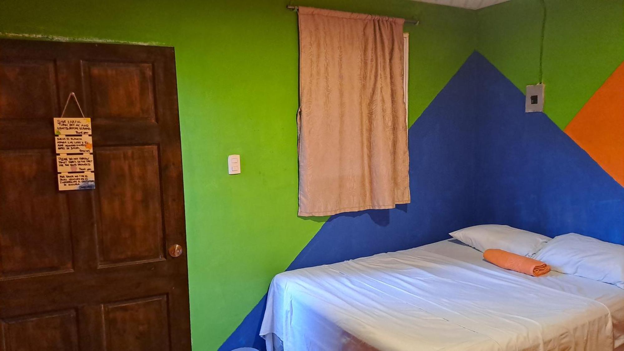 Hostal Nina Oly Tamanique 部屋 写真