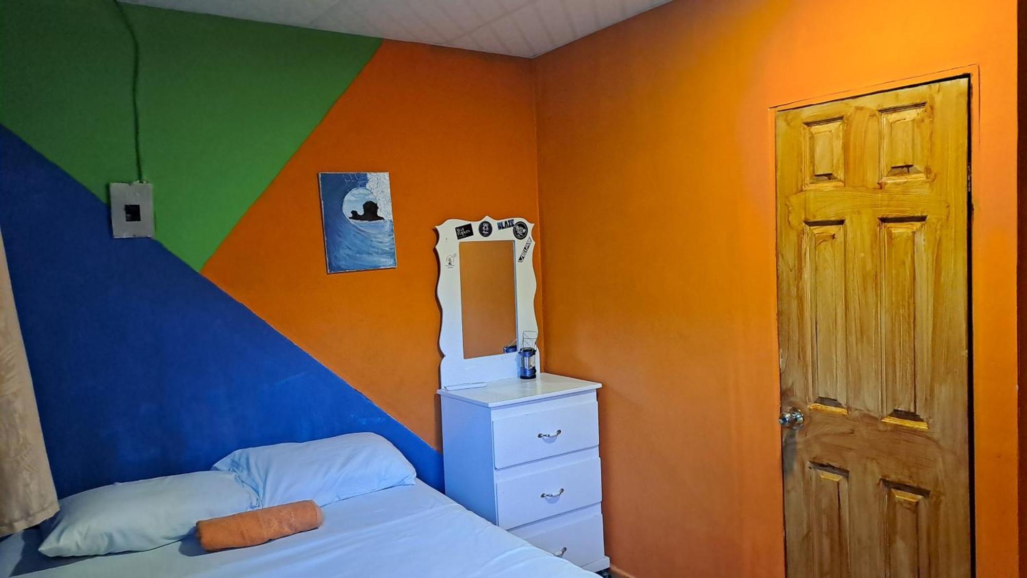 Hostal Nina Oly Tamanique 部屋 写真